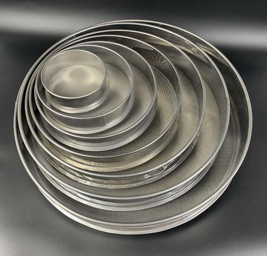 Flat sieves, diameter 10 to 30 cm, mesh size 10 to 200