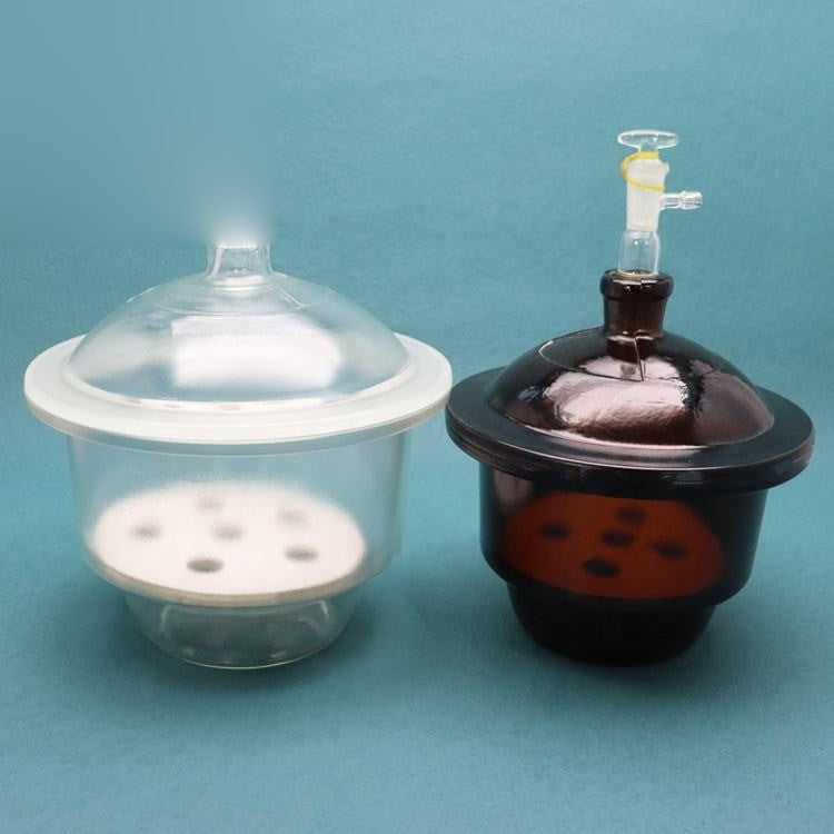 Vacuum desiccator with perforated porcelain plate