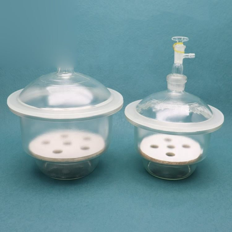 Vacuum desiccator with perforated porcelain plate