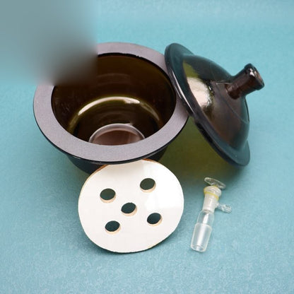 Vacuum desiccator with perforated porcelain plate