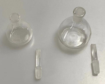 Glass specific gravity bottle / soil pycnometer