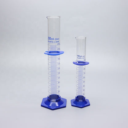 Thick-walled Boro 3.3 glass graduated measuring cylinder with plastic hexagonal base