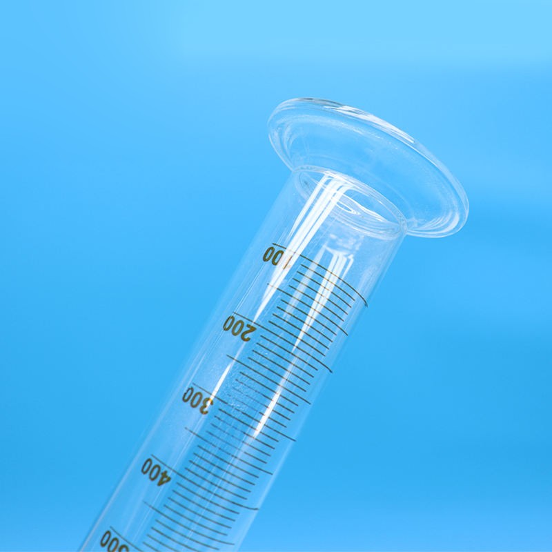 Borosilicate glass graduated measuring cylinder with stopper/plug and circular base