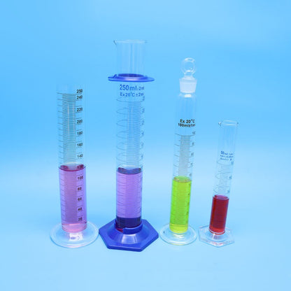 Borosilicate glass graduated measuring cylinder with spout