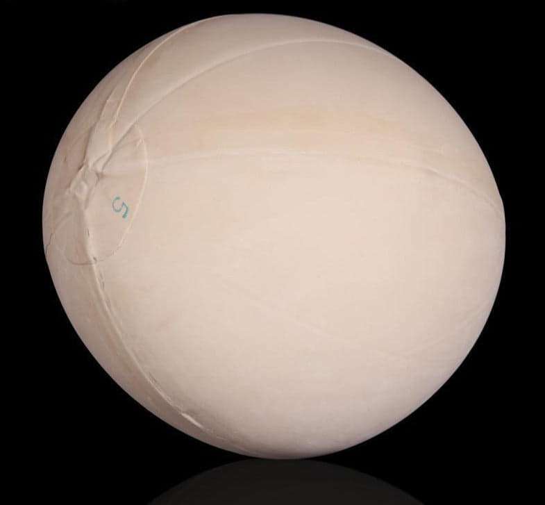 Rubber ball with hose for gas sampling