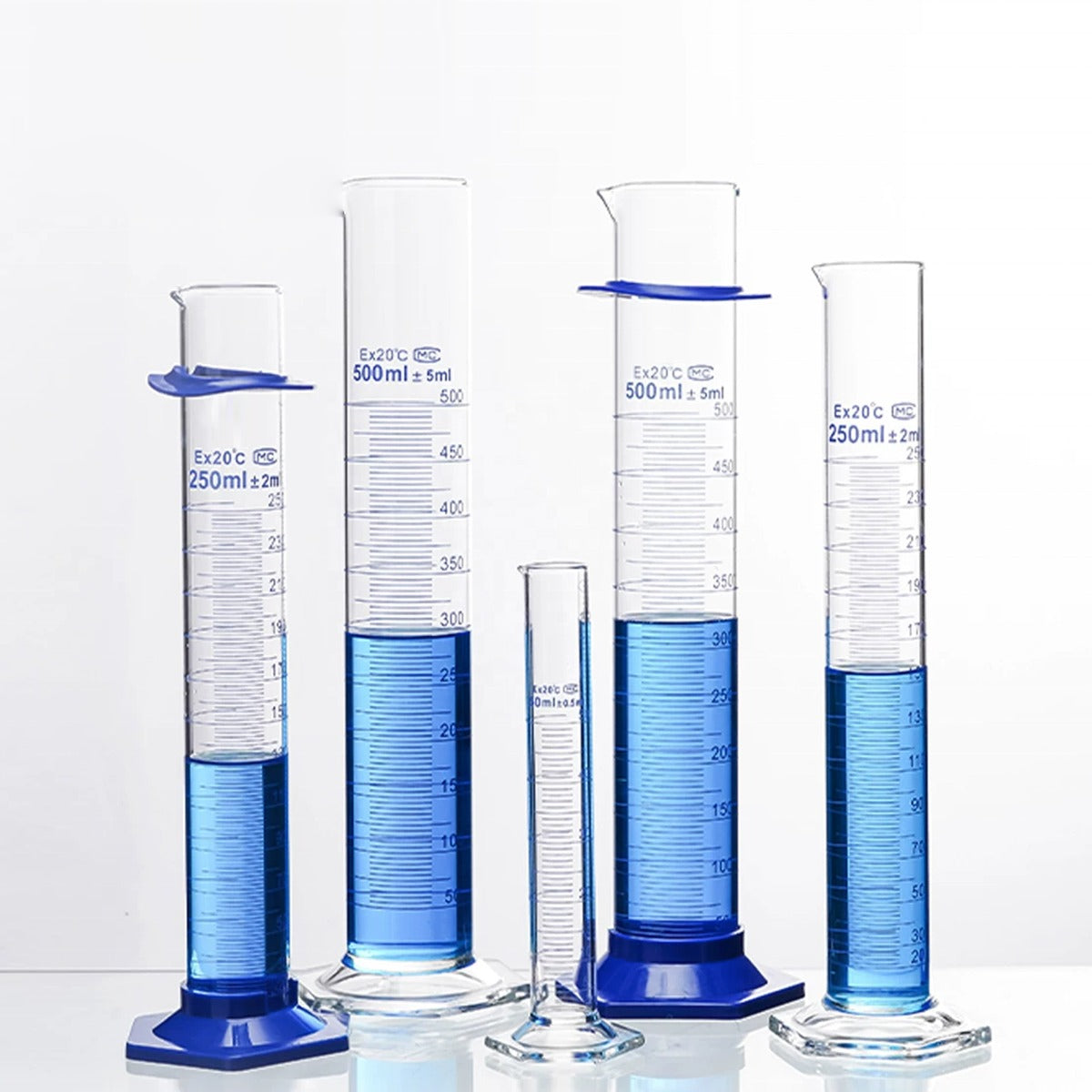 Borosilicate 3.3 Glass Graduated Measuring Cylinder, Plastic Base