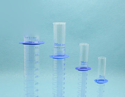 Thick-walled Boro 3.3 glass graduated measuring cylinder with spout and graduation