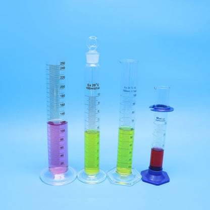 Borosilicate glass graduated measuring cylinder with spout