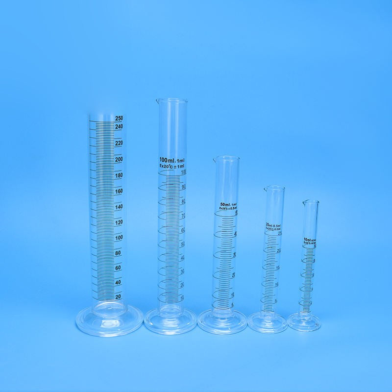 Borosilicate glass graduated measuring cylinder with spout