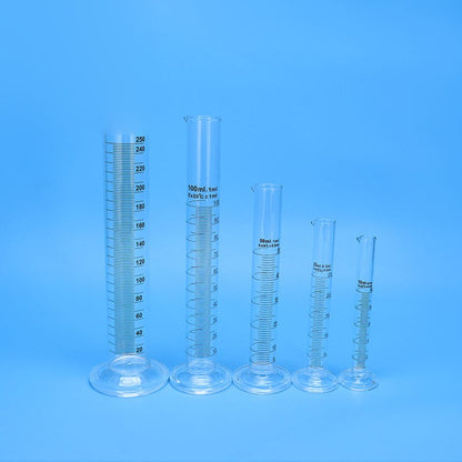 Borosilicate glass graduated measuring cylinder with spout