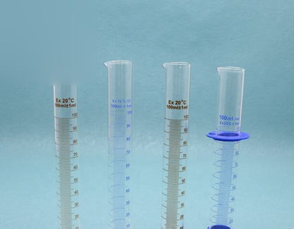 Borosilicate glass measuring cylinder with plastic hexagonal base and bumper guard